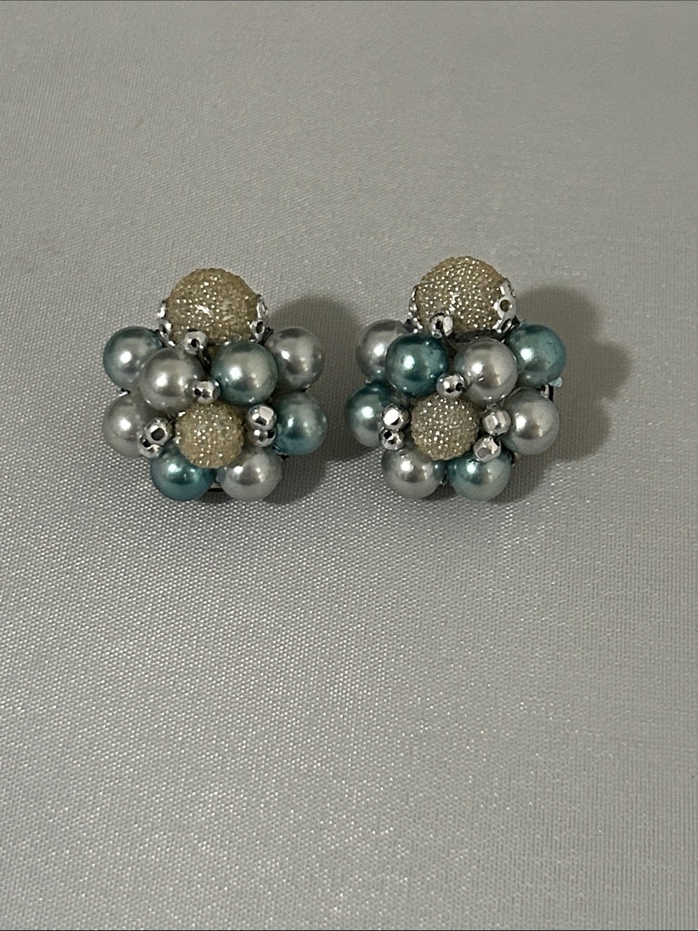 Vintage Faux Pearl Cluster Clip-On Earrings in Teal and Silver